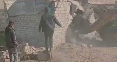 الجيزة تزيل منشأت مخالفة على أراضى زراعية بالعياط
