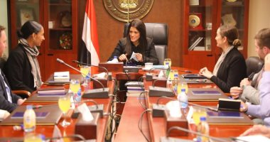 وزيرة التعاون الدولى تلتقى وفدًا يضم 12 من مساعدى أعضاء الكونجرس الأمريكى