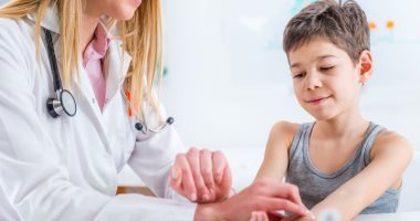 للأمهات.. اعرفى معدل ضربات قلب طفلك وإزاى تفحصى النبض