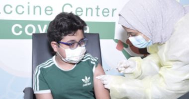 الصحة السعودية تنشر صورة أول طفل يتلقى لقاحا ضد كورونا فى المملكة