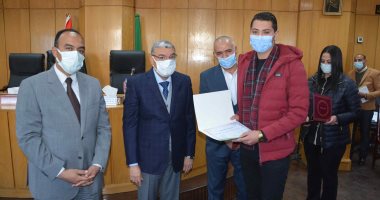 محافظ المنيا يكرم 20 فائزاً في المسابقة الدينية لإذاعة شمال الصعيد