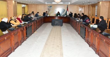 محافظ الفيوم يوجه بحصر المواقف العشوائية لسيارات الأجرة
