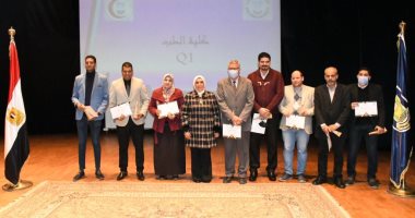 جامعة قناة السويس تكرم 450 عالما وباحثا فى حفل التميز البحثى