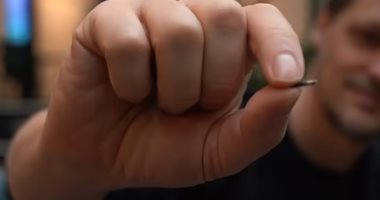 شريحة دماغ تتعامل مع أعراض مرض باركنسون تنجح فى تجربتها على أحد المرضى