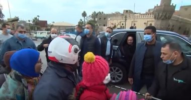 هدية الرئيس السيسى.. تلبية احتياجات أسرة بالسيدة عائشة بعد مقابلتهم صدفة "فيديو"