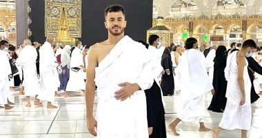 الونش يؤدى مناسك العمرة بعد انتهاء مباريات المنتخب.. صور