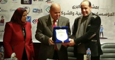 المعهد الدولى للإعلام بالشروق يكرم الزميل محمد ثروت