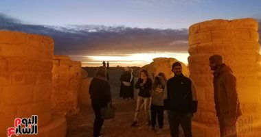 الشمس تتعامد على مقصورة الإله سوبك بمعبد قصر قارون.. التعامد يحدث سنويا إيذانًا ببدء فصل الشتاء.. الشمس تضيء الجانب الأيمن من المقصورة.. والمحافظة تلغى الاحتفالات اتباعا للإجراءات الاحترازية.. صور وفيديو