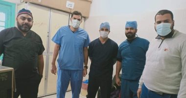 نجاح عملية ترقيع طبلة أذن طفل باستخدام المنظار الجراحى بالبحيرة.. صور