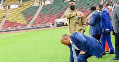 إيتو يؤكد جاهزية الكاميرون لتنظيم أمم إفريقيا ويتفقد ملعب الافتتاح مع رئيس الكاف