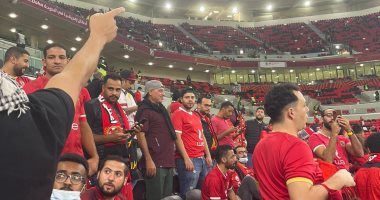 الجماهير تحتشد باستاد أحمد بن علي لمؤازرة الأهلى بالسوبر الإفريقى.. صور