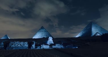 إضاءة الأهرامات وأبو الهول بالأزرق احتفالا بمرور 75 عاما على تأسيس يونيسف 