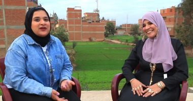 "ادى العيش لخبازينه".. طنط منى بتعمل العيش الفلاحى أحلى من الفيديوهات