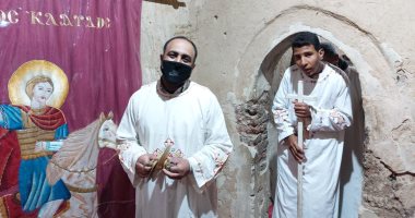 صور.. أقباط إسنا يحتفلون بعيد استشهاد الأنبا أمونيوس بدير الشهداء جنوب الأقصر 