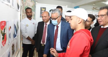 رئيس جامعة جنوب الوادى يفتتح معرض الإبداعات الفنية لأسرة طلاب من أجل مصر 