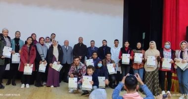 تكريم الطلبة الفائزين بمسابقة مبدعى المستقبل فى مجالات القصة والشعر والرسم بالبحيرة