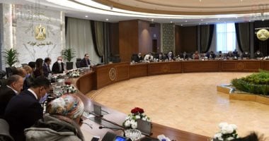 فى أول مؤتمر صحفى من العاصمة الإدارية الجديدة.. رئيس الوزراء يعلن بدء الانتقال التدريجى للوزارات.. ويؤكد: ما تشهده العاصمة إعجاز بكل المقاييس.. وندرس عدة سيناريوهات فيما يتعلق بإعادة هيكلة دعم السلع.. صور