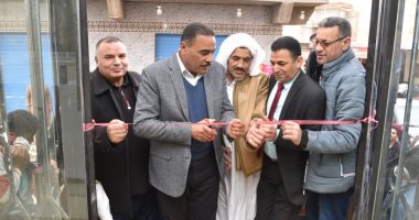 محافظ مطروح يفتتح مكتب خدمات تموينية ويتفقد مستشفى رأس الحكمة 