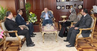 محافظ بنى سويف يبحث تنفيذ العمل بخطة الدولة فى مجال مواجهة الزيادة السكانية