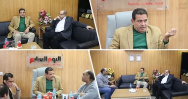 عزت القمحاوى فى ندوة اليوم السابع: الكاتب مثل عامل اليومية يأخذ أجره كلما انتهى من عمله.. الحكمة تأتى للإنسان عندما لا يريدها.. أعيش فى القاهرة بإيقاع الريفى .. وطبعة جديدة من كتاب «الأيك فى المباهج والأحزان»