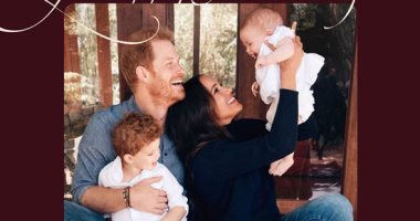 ميجان ماركل والأمير هاري يكشفان عن أول صورة لابنتهما بمناسبة عيد الميلاد