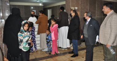 إجراء الكشف الطبى على 1205 حالات فى قافلة طبية مجانية لجامعة كفر الشيخ