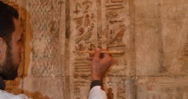 أمين الأعلى للآثار يتفقد ترميمات الصالة الثانية والغرف الجانبية بمعبد دندرة