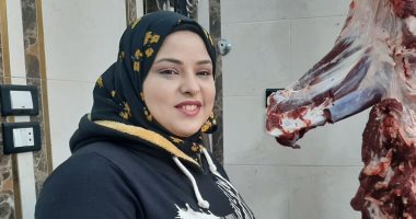 جميلة فى المدبح.. "آلاء" ورثت مهنة الجزارة عن أبيها وتنافس الرجال فى الذبح وبيع اللحوم.. تعلمت على يد زوجها لتساعده فى المعيشة.. وتؤكد: المرأة أثبتت نفسها بكافة المجالات سعيا وراء أكل العيش بالحلال.. فيديو وصور