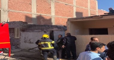 10 سيارات إطفاء للسيطرة على حريق شركة صباغة بالعاشر.. وإصابة 4 عمال باختناق 