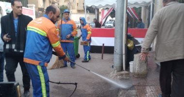 حملات نظافة لغسيل مداخل ومحيط الكنائس تزامنا مع احتفالات عيد الميلاد.. صور