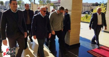 تجول بممشى ديليسبس.. وزير السياحة فى بورسعيد لمتابعة المناطق السياحية.. صور