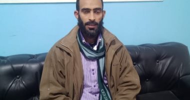 محمود راغب شاب تعلم وهو في سن الثلاثين وأصبح شاعرا ومنشدا .. لايف وصور
