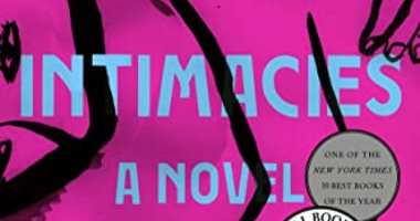 أفضل كتب 2021.. رواية Intimacies لكاتى كيتامورا تنجح بعد توصية أوباما بقراءتها
