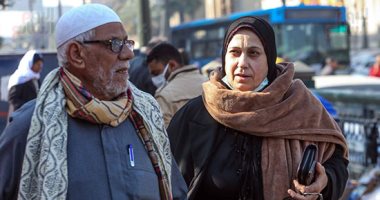 بالكوفية والطاقية والبالطو.. المصريون يواجهون برد الشتاء