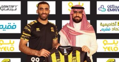 عبد الرزاق حمد الله يوقع عقود انضمامه لصفوف اتحاد جدة.. صور 