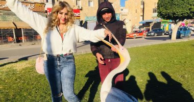 هنا ميدان البجعة العجيبة.. 20 سنة فى مكانها وأصبحت محطة ميكروباص.. لايف وصور