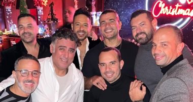 عمرو دياب يحتفل بالكريسماس مع حماقي وعمرو يوسف وتامر حبيب.. صور