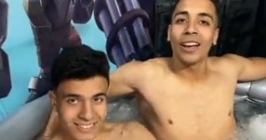 مغامرة مرعبة.. حمام ثلج فى عز الشتاء.. شوف بيعملوها إزاى؟