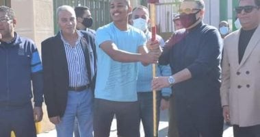 محافظ البحر الأحمر  يطلق شعلة أولمبياد المحافظات الحدودية بالغردقة