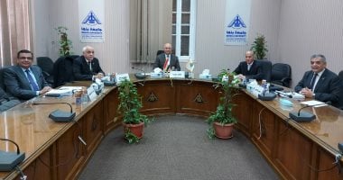 رئيس جامعة بنها يترأس لجنة اختيار المدير الأكاديمى لمقر الجامعة بالعبور
