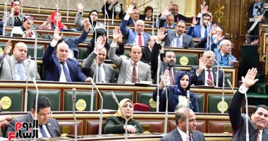 "النواب" ينتصر لأعضاء هيئة التدريس بالجامعات.. وافق في المجموع علي تعديل قانون "تنظيم الجامعات" ووزير التعليم العالى: مهنة أستاذ الجامعة لا تنتهى بسن.. والمجلس يوافق على قانون الطاقة النظيفة