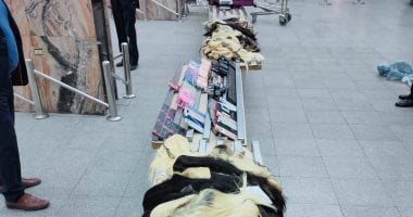 جمارك مطار القاهرة تضبط تهريب هواتف محمولة وشيش إلكترونية وخصلات شعر
