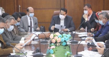 وكيل تعليم الغربية يناقش الاستعدادات لامتحانات الفصل الدراسي الأول