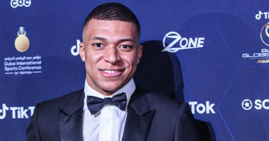 مبابى يحصد جائزة أفضل لاعب فى العالم 2021 من "جلوب سوكر"