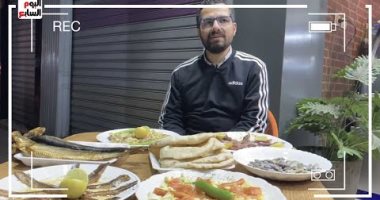 بائع فسيخ بدرجة ليسانس آداب.. ما شتغلتش بشهادتى عشان حبى لمهنة الفسخاني