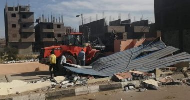 مدينة الأقصر توقف بناء مخالفا بالطوب الأبيض لعمل مغسلة سيارات بالمخالفة للقانون