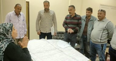 مدينة إسنا تناقش تركيب خطوط اتصالات جديدة ضمن مبادرة حياة كريمة.. صور