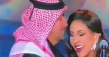 أول ظهور لزوج أحلام وابنها معها على المسرح فى موسم الرياض 2021 .. فيديو