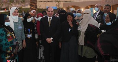 الرئيس السيسى يكرم عددا من النماذج المضيئة بمحافظة أسوان