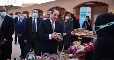 الرئيس السيسى يفتتح مدينة أسوان الجديدة.. الرئيس يجرى جولة بالمدينة والكورنيش.. ويتفقد معرض الحرف اليدوية وإحدى الفيلات.. ويوجه بتخصيص 200 مليون جنيه من "تحيا مصر" لدعم الصناعات الحرفية.. ويؤكد: تراثنا جميل
